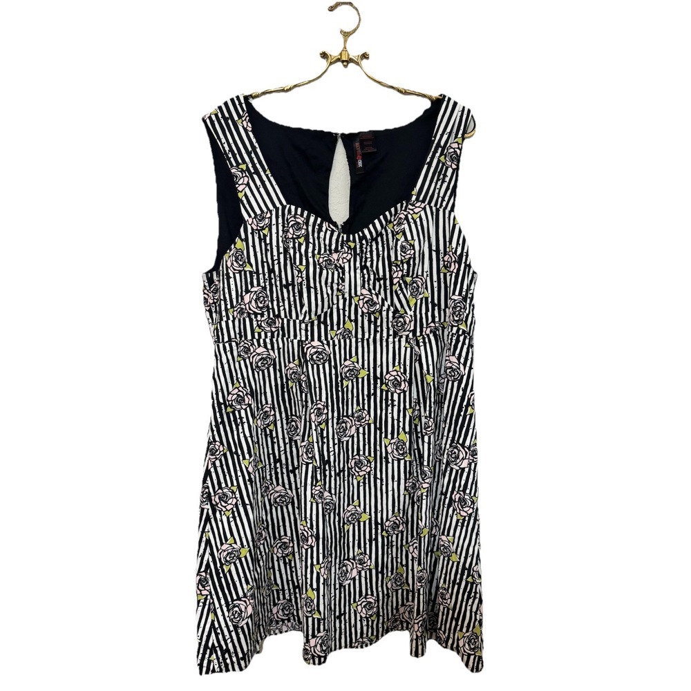 Torrid Retro Chic Rose Graphic Pinup Rocker Dress 22‎ Rockabilly Pink Black